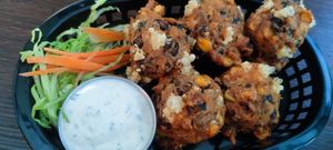 Cheesy fritters with beans at Atacolypse in Leipzig