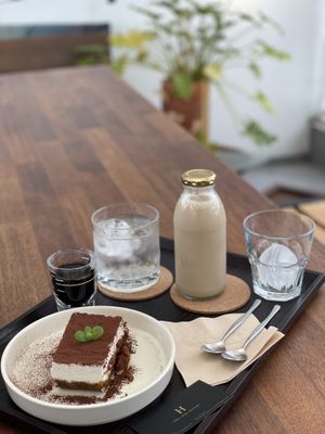 Tiramisu, ice coffee, and plant-based milk latte  at Coffee Doga Heritage - Itaewon branch 커피도가 헤리티지 이태원점 in Seoul