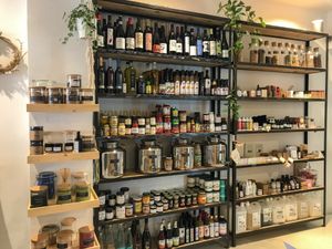 Vinos, aceites, detergentes, champús sólidos, ...  at Nu Market & Coffee in Mallorca