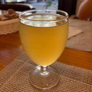 Zumo de manzana at Amaltea in Barcelona