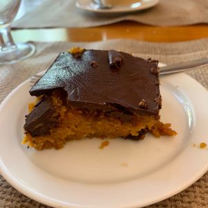 Pastel de zanahoria y chocolate at Amaltea in Barcelona