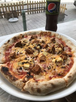 Smokie pizza with sausage and smoked tofu    at Pizza Cosi in Budapest
