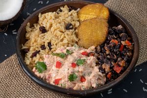 Tropical Bowl: 
Ceviche de soya con algas
Arroz de coco 
Patacones 
Frijol caraota saltadas at Oh! Food in Envigado