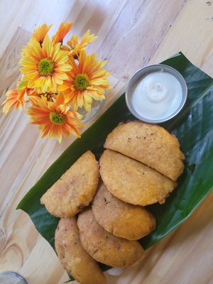 empanadas with white sauce at Oh! Food in Envigado