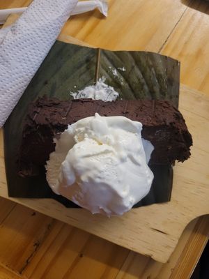 brownie with ice cream at Oh! Food in Envigado