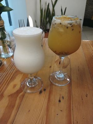 Limonada de coco, 10/10
Soda de gulupa y mango, 10/10 #Veganuary at Oh! Food in Envigado