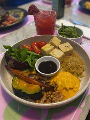 Tofu bowl   at Bruselas in Mendoza