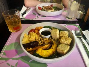 The awesome tofu bowl and grilled halloumi & asparagus dish (in the back) we had in the summer. Both no longer exist on their menu ☹️ at Bruselas in Mendoza