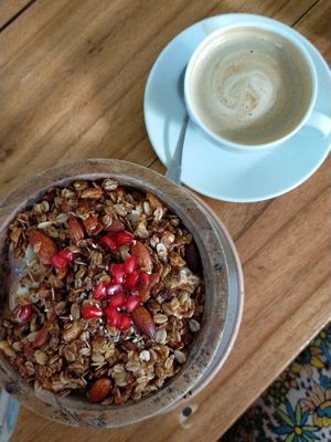Smoothie bowl with homemade granola at Secret Garden Cafe in Rishikesh