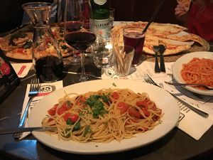 Happy Pizza and Pasta Time  at L'Osteria - Bleichenbrücke in Hamburg