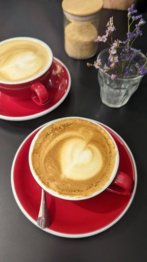 Cappuccino and Flat White with oatmilk at Rest Cafe in Prague