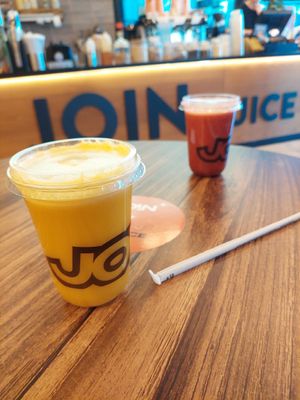 Gardener juice (in the back) and pineapple, kiwi, carrot, ginger and orange juice at JOIN Juice Bars - Katastima in Thessaloniki