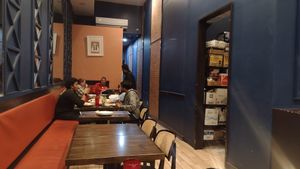 Unimpressive space at NaaN On Broughton in Savannah