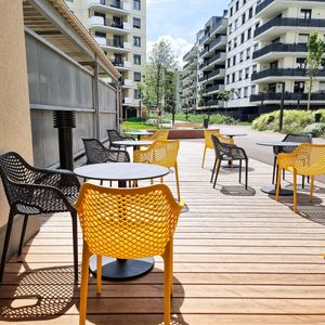 Outside at Koun Coffee in Vienna