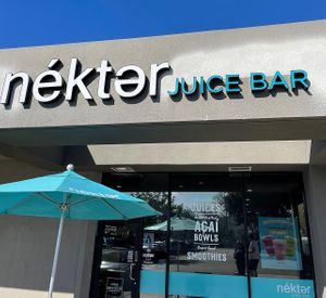 outside #Veganuary at Nekter Juice Bar in San Diego