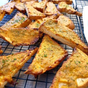 garlic bread at So Unique 쏘유니크 비건랩 in Ansan