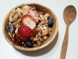 soy yogurt bowl with fresh fruit, jam and house-made granola #Veganuary at So Unique 쏘유니크 비건랩 in Ansan
