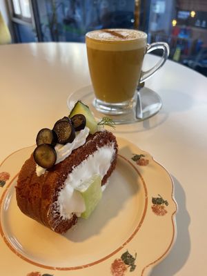 Best Pumkin spice and bisquit roll  at So Unique 쏘유니크 비건랩 in Ansan