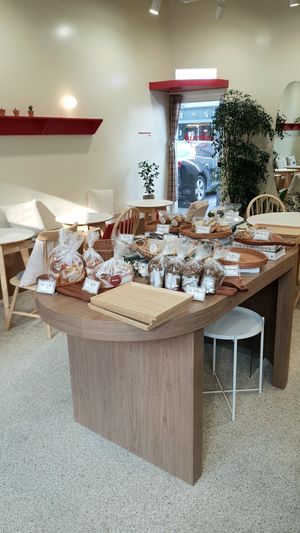 display of baked goods at Laze Oven 레이즈오븐 in Ansan