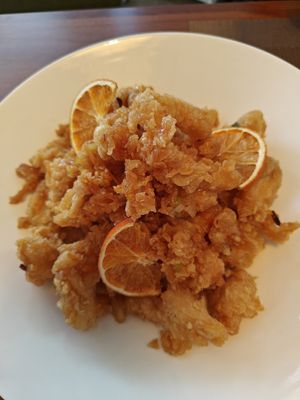 orange chicken at Camouflage in Seoul