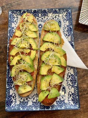 Tostada entera vegana with avocado  at Elvira 81 in Granada