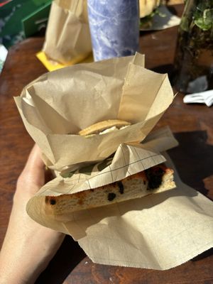 Pizza con salsiccia, tigelli con ceci   at La Zappa e Il Mestolo in Bologna