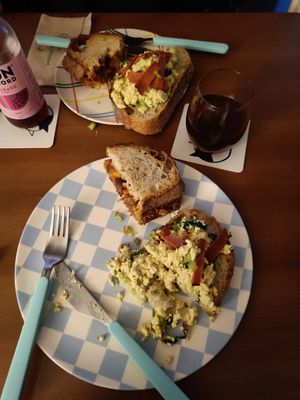 Jackfruit sandwich and tofu scramble at Ushi's Coffee Corner in Glasgow