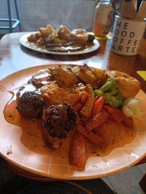 Seitan vegan roast dinner at Ushi's Coffee Corner in Glasgow
