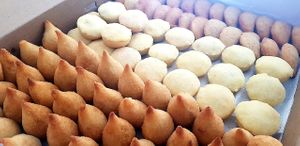 Nosso salgadinho festa #Veganuary at Ateliê Vegan in Brasilia