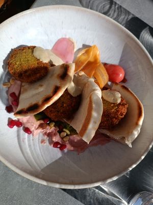 falafelbreakfast at Edison in Vienna