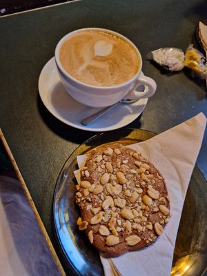 ⊹˚₊cookie beurre de cacahuètes et latte lait de coco₊˚⊹ at BELGA & CO in Brussels