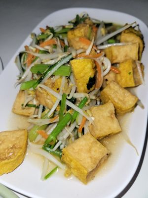 Bean sprouts with tofu at Korn Restaurant in Koh Samet