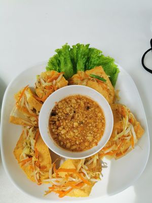 Tofu and veggies with sweet-sour dip at Korn Restaurant in Koh Samet