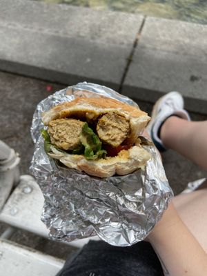not the prettiest pic but this is the vegan 'bosna’  at Ofenfrisch - Food Stall in Bad Ischl