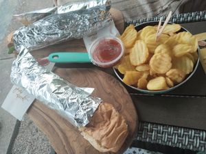 Veganer und Veggie Hotdog mit Pommes at Ofenfrisch - Food Stall in Bad Ischl