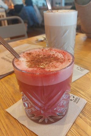 Rote Bete Latte und Chai Latte at Querbeet in Alzenau