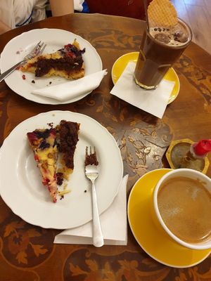Half-Half: Chocolate-apple cake, Tarte, chcolate ice cream cafe and americano at Jasmino in Berlin