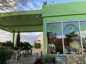 Outdoor seating at Sagebrush Cafe in Quartz Hill