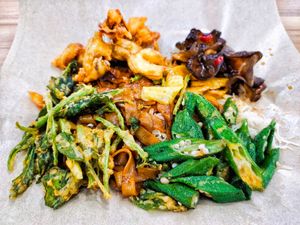 kuey teow bee hoon with 4 dishes at Ju Fu Yuan Vegetarian Delight 聚福缘素食 - Bedok North in East Singapore