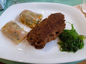 Menú del dia: spring rolls and burger at Verdgana - Maybe closed in Canet De Mar
