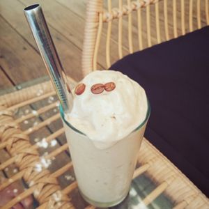 Wake me up smoothie (banoffee style sooo good... All shakes are amazing 😍🤤) at Biribá in Puerto Viejo De Talamanca