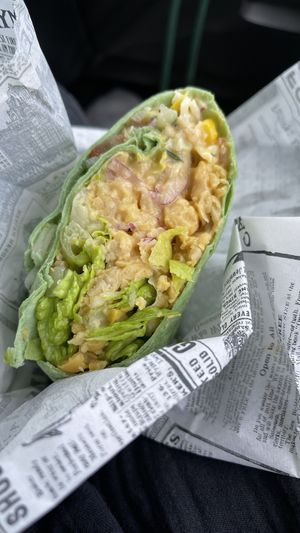 Kichererbsen Wrap, den wir auf Anfrage bekommen haben.  at Mauchi Smoothies in Savaneta