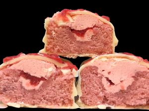 Vegan Strawberry N Cream Coco Dreams (aka ding dongs). Always free of dairy, eggs, soy, gum, corn, and refined sugars

*AVAILABLE IN GLUTEN-FREE* at Coco Luv in Los Angeles