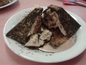 Snickers-like pyramid at Ohlala in Berlin