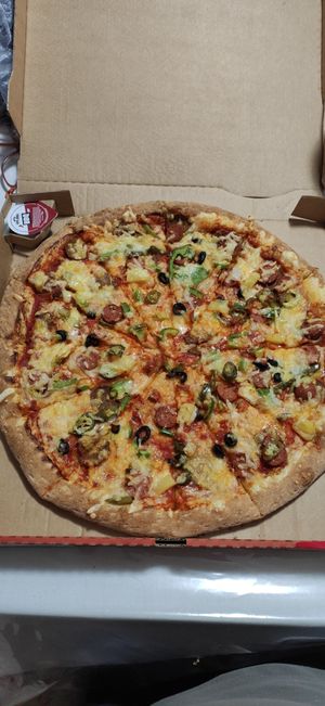 Vegan Works pizza ,😋 modified with jello pinos and pineapple. #Veganuary at Papa John's in Harrow