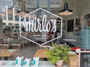 Window at Mirlo's in Antwerpen