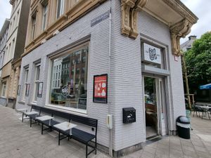 On the corner at Mirlo's in Antwerpen