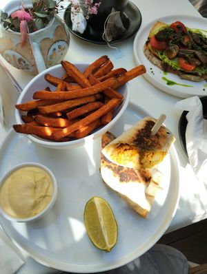 Bruitto with fried sweet potatoes at Donkey Breakfast in Thessaloniki