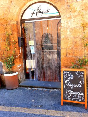 Front door at Gli Integrali - Forno Pizzeria in Orvieto