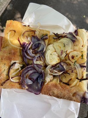 Onion pizza at Gli Integrali - Forno Pizzeria in Orvieto
